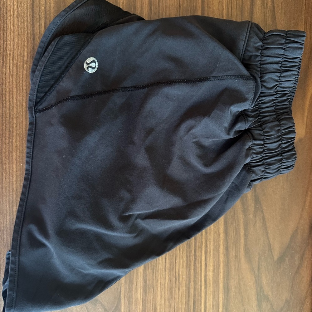 Lululemon hotty hot size small black shorts